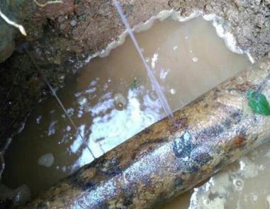 黄陂楼顶渗水维修公司分享下地暖漏水的原因及检测方法。